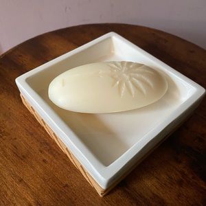 Ceramic and bamboo 5” soap dish NWT
